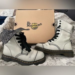 Dr. Martens Aimilita Boots ALMOST NEW Cracked White/Black Distressed US 6 UK 4